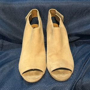 Abound Tan Peep Toe 3” Heel. Excellent condition